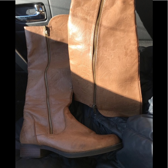 Brown boots 👢 - Picture 3 of 4